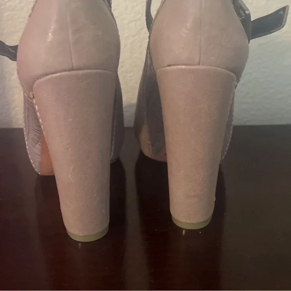 Gorgeous NWOT All leather BCBG Max Azria open toe shoe size 8/38 - Picture 3 of 9